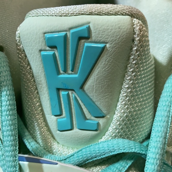 Kyrie 5 SBSP squidward - Picture 8 of 16